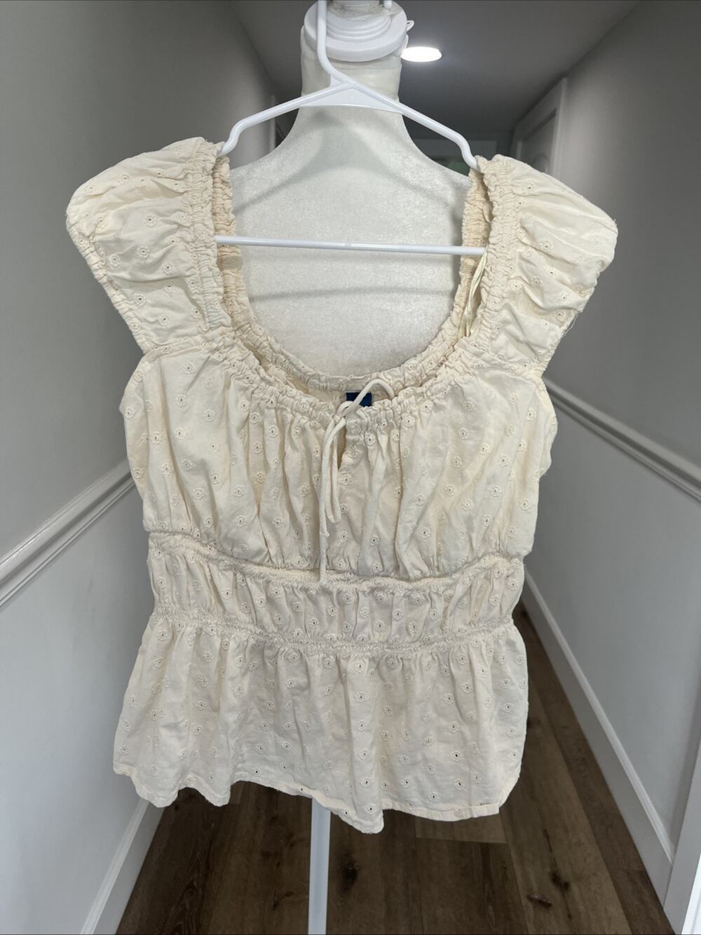 Old Navy Women M Eyelet Top Short Sleeve Milkmaid Cotton Sz M Renaissance Cream